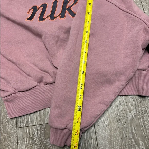 Nike Women's Mauve Cropped Sweatshirt - Picture 8 of 8